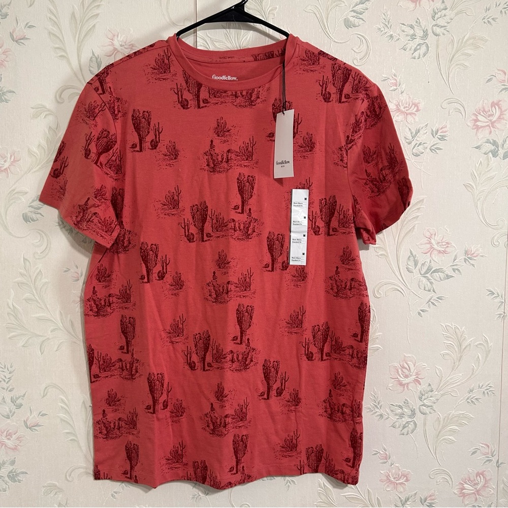 14. GoodFellow Men shorts sleeve tops size M